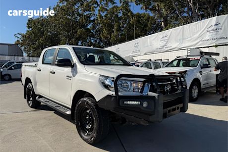 White 2020 Toyota Hilux Double Cab Pick Up Sr (4X4)