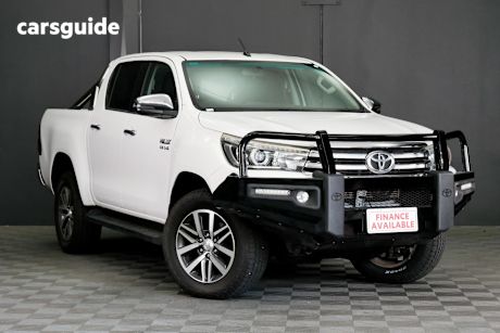 White 2018 Toyota Hilux Double Cab Pick Up Sr5 (4X4)