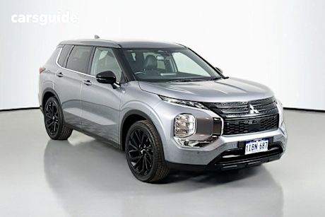 Silver 2023 Mitsubishi Outlander Wagon Ls Black Edition 7 Seat (2Wd)