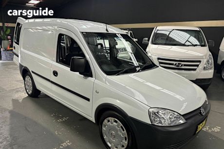 White 2007 Holden Combo Van