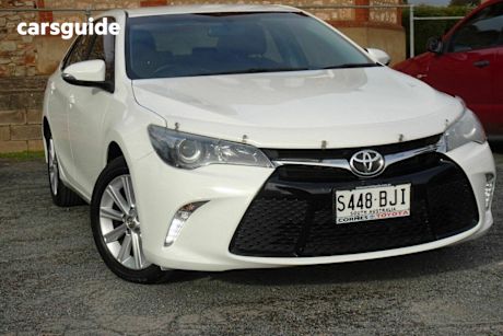 White 2016 Toyota Camry Sedan Atara S