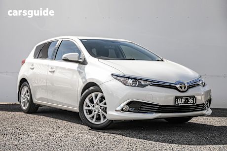 White 2018 Toyota Corolla Hatchback Ascent Sport