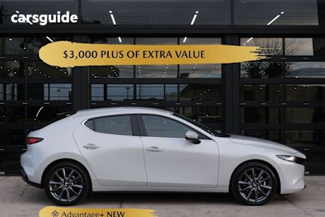 White 2025 Mazda Mazda3 Hatch G20 EVOLVE F