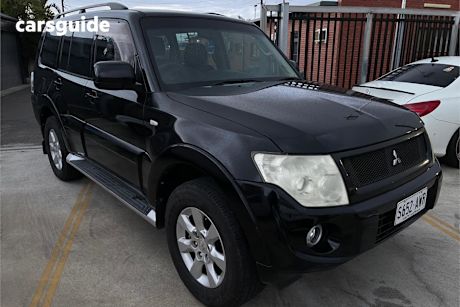 Black 2012 Mitsubishi Pajero Wagon Glx-R Lwb (4X4)
