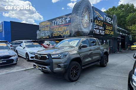 Bronze 2022 Toyota Hilux Double Cab Pick Up Rogue (4X4)