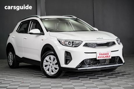 White 2023 Kia Stonic Wagon S