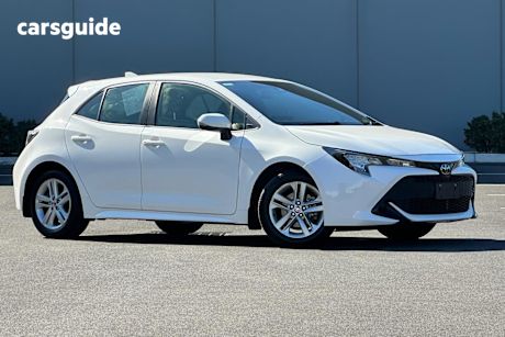 White 2018 Toyota Corolla Hatch ASCENT SPORT F