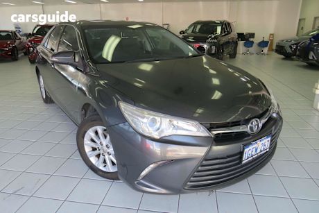 Grey 2016 Toyota Camry Sedan ALTISE F