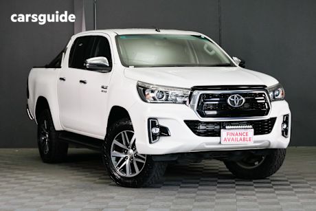 White 2018 Toyota Hilux Double Cab Pick Up Sr5 (4X4)