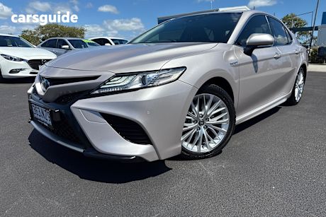 Black 2018 Toyota Camry Sedan SL F