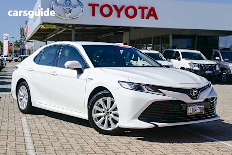 White 2018 Toyota Camry Sedan ASCENT F