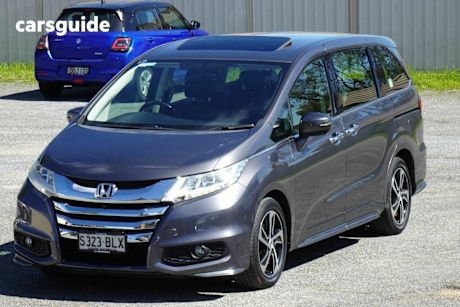 Grey 2016 Honda Odyssey Commercial VTI-L