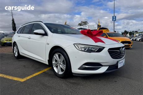 White 2018 Holden Commodore SUV LT F
