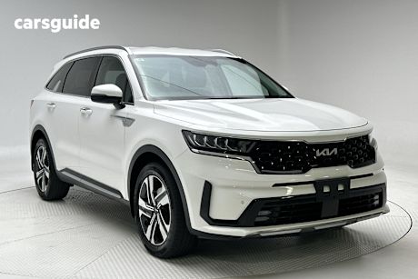White 2023 Kia Sorento SUV SPORT+ F
