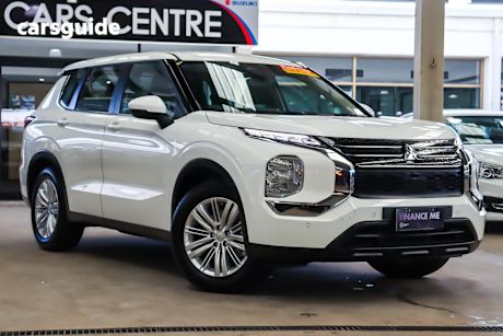 White 2024 Mitsubishi Outlander SUV ES F