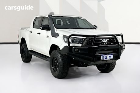 White 2021 Toyota Hilux Double Cab Pick Up Sr (4X4)