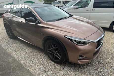 Bronze 2016 Infiniti Q30 Hatchback Sport Premium 2.0T