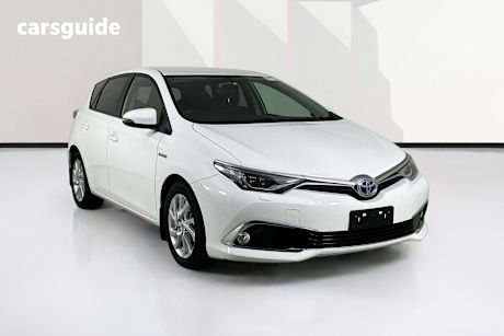White 2017 Toyota Corolla Hatchback Hybrid