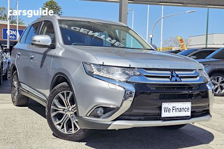 Silver 2016 Mitsubishi Outlander SUV EXCEED 4X4