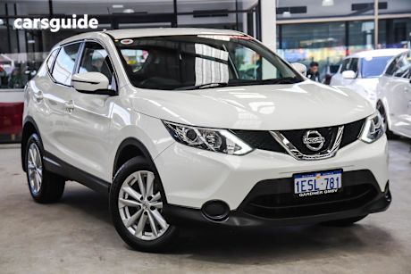 White 2015 Nissan Qashqai SUV ST F