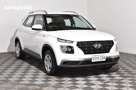 White 2019 Hyundai Venue SUV GO F