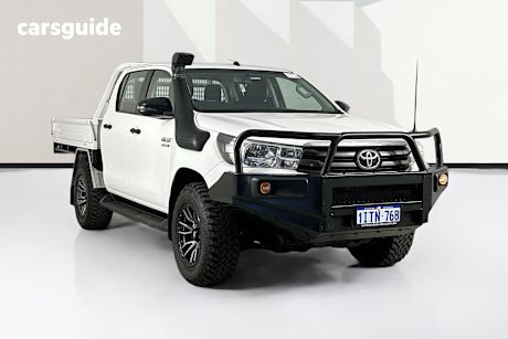 White 2018 Toyota Hilux Dual Cab Chassis Sr (4X4)