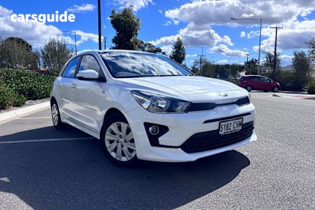 White 2020 Kia RIO Hatchback S