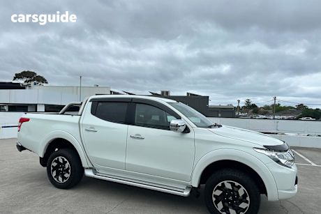 White 2017 Mitsubishi Triton Ute Tray EXCEED 4X4