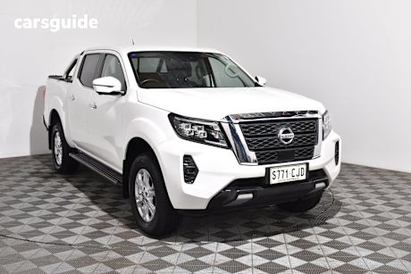White 2021 Nissan Navara Ute Tray ST 4X4
