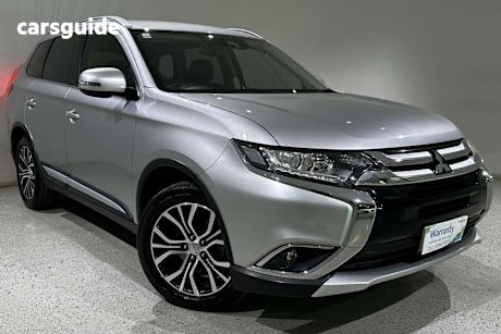 Silver 2018 Mitsubishi Outlander SUV LS F