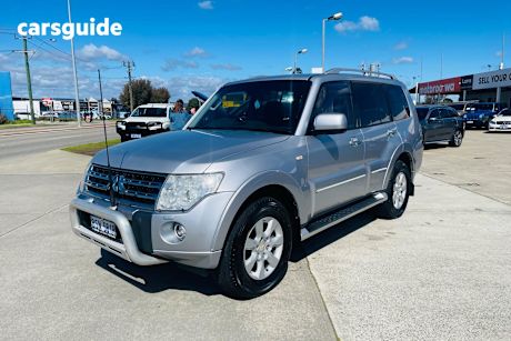 Silver 2011 Mitsubishi Pajero SUV PLATINUM 4X4