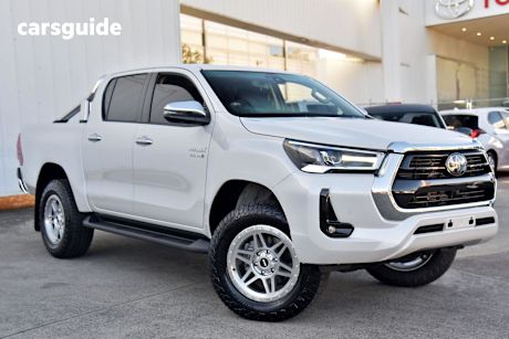 White 2023 Toyota Hilux Ute Tray SR5 4X4