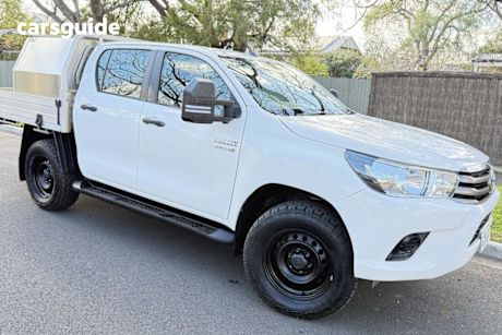 White 2017 Toyota Hilux Cab Chassis Sr (4X4)