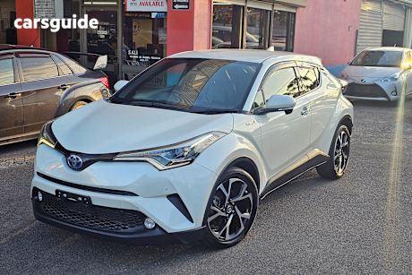 White 2018 Toyota C-HR SUV (HYBRID) ZYX10
