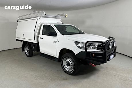 White 2018 Toyota Hilux Cab Chassis Sr (4X4)