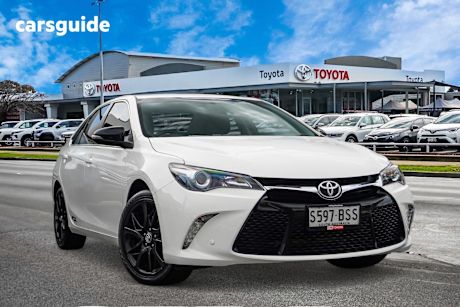 White 2017 Toyota Camry Sedan RZ F