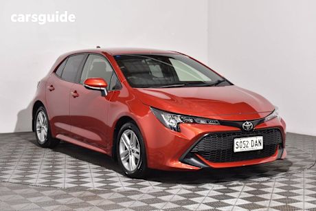 Red 2018 Toyota Corolla Hatch ASCENT SPORT F
