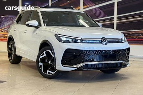 White 2025 Volkswagen Tiguan SUV 150TSI R-LINE 4WD