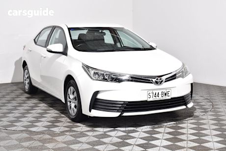 White 2018 Toyota Corolla Sedan ASCENT F