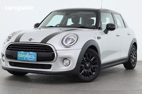 White 2019 Mini Cooper Hatchback 5D Hatch