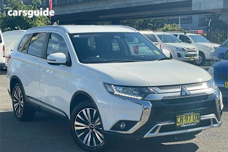 White 2018 Mitsubishi Outlander SUV LS F