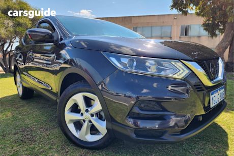Black 2017 Nissan Qashqai Wagon St