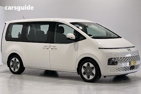 White 2023 Hyundai Staria SUV 4X4