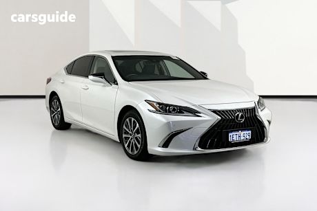 White 2023 Lexus ES300H Sedan Luxury (Hybrid)