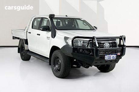 White 2020 Toyota Hilux Double Cab Chassis Sr (4X4)