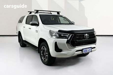 White 2020 Toyota Hilux Double Cab Pick Up Sr5 (4X4)