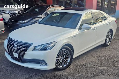 White 2015 Toyota Crown Sedan AWS210