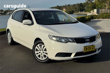 White 2013 Kia Cerato Hatch SIR F