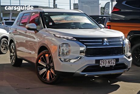 White 2025 Mitsubishi Outlander SUV ASPIRE F