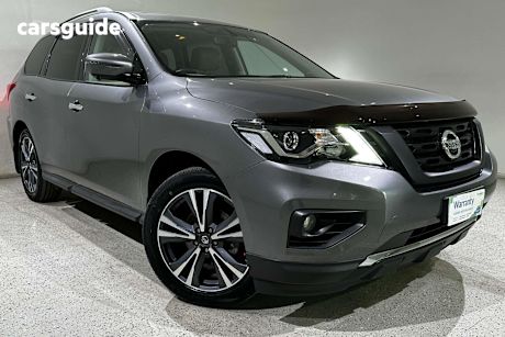 Grey 2017 Nissan Pathfinder SUV TI F